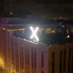 Elon Musk retira X reluzente do topo da sede em Sao Francisco apos reclamacoes