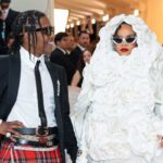 Rihanna e AAP Rocky revelam o nome e compartilham fotos do seu bebe chamado Riot Rose. 1
