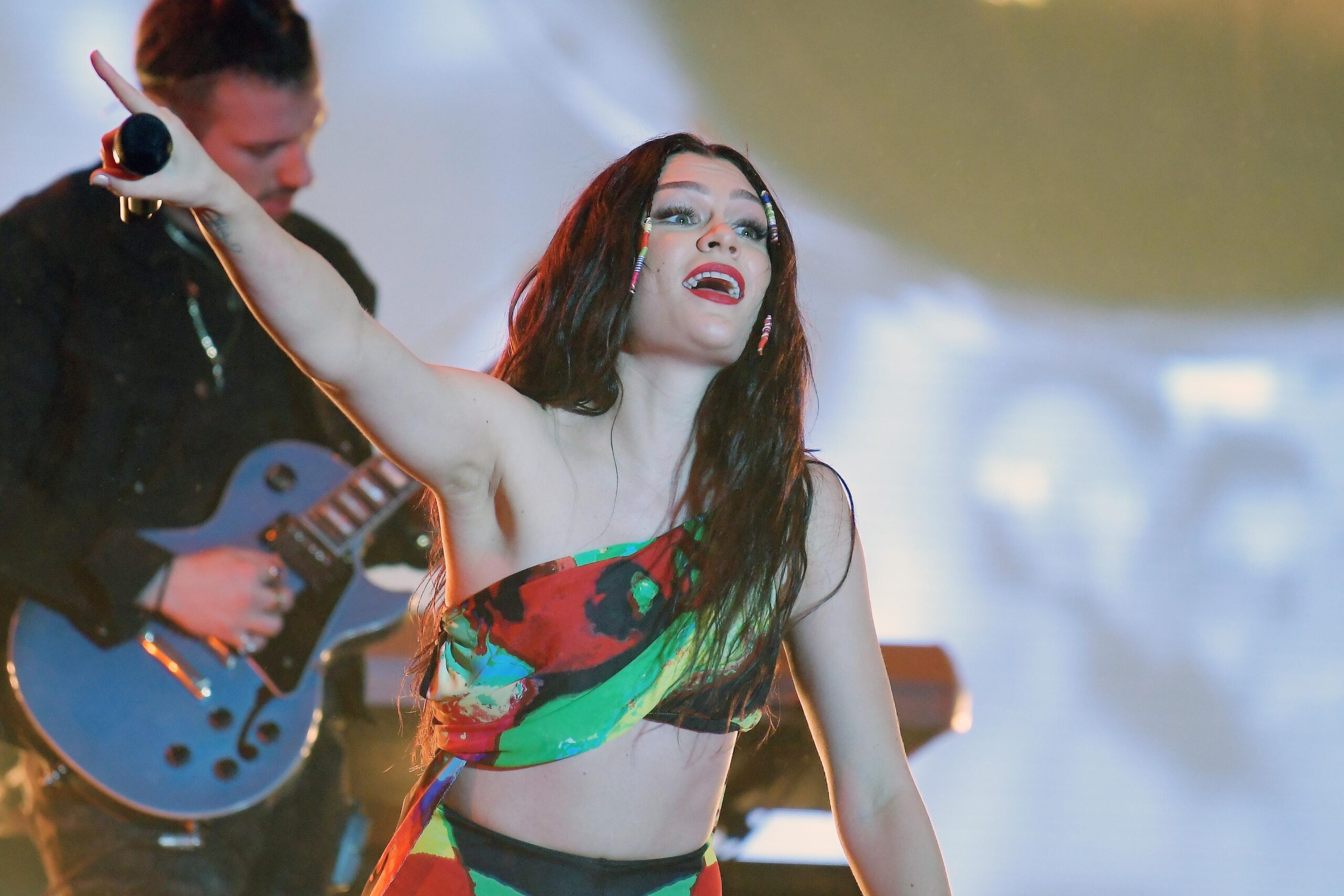 Jessie J relata queda intensa de cabelo após mastectomia para tratar câncer de mama - Imagem do artigo original