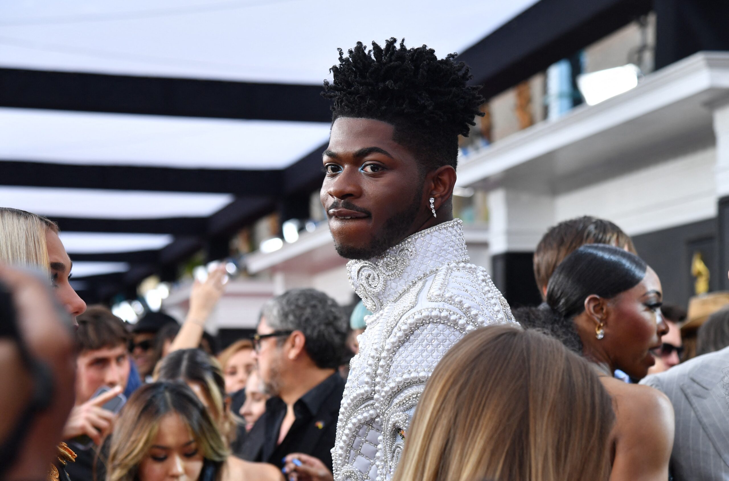 Lil Nas X é detido em Los Angeles por andar só de cueca e botas; cantor foi levado ao hospital por suspeita de overdose - Imagem do artigo original