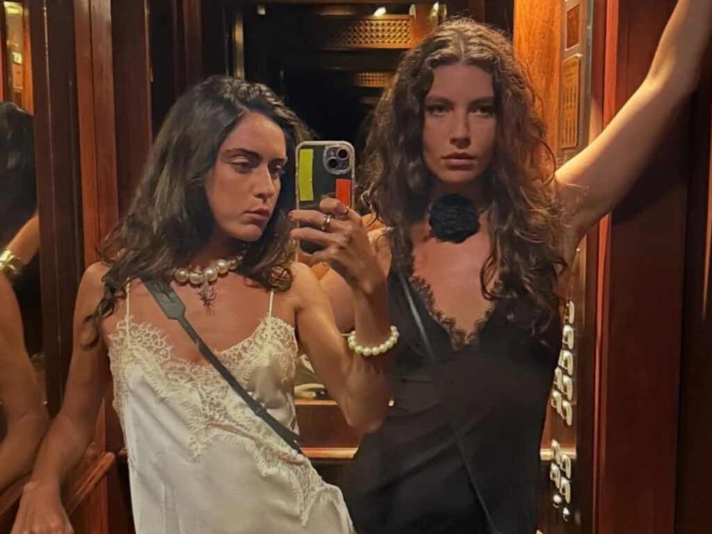 aMzzdqEQ Giovanna Reis e Alanis Guillen