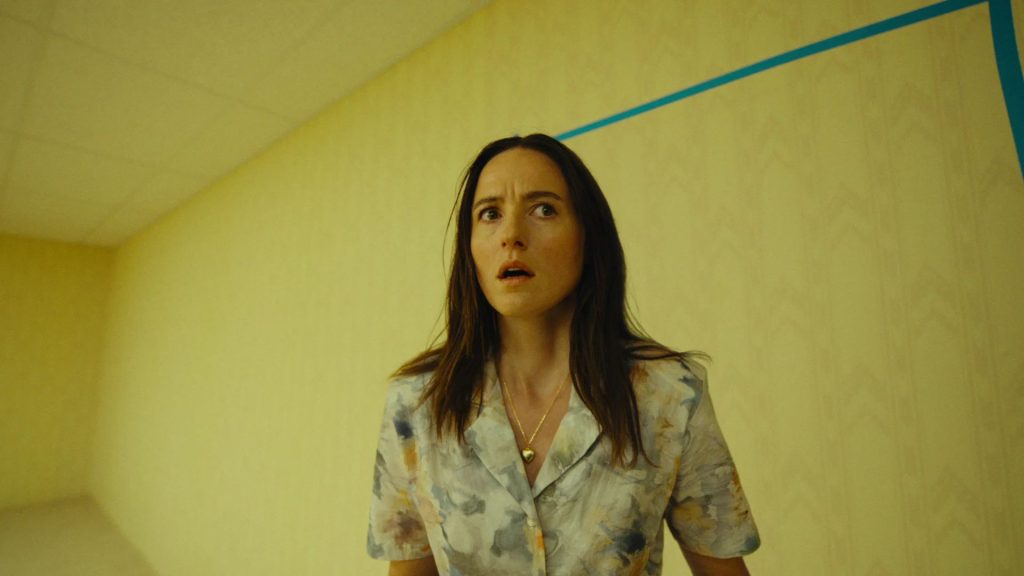 a24 lan a terror dos backrooms com renate reinsve nos cinema 20260606