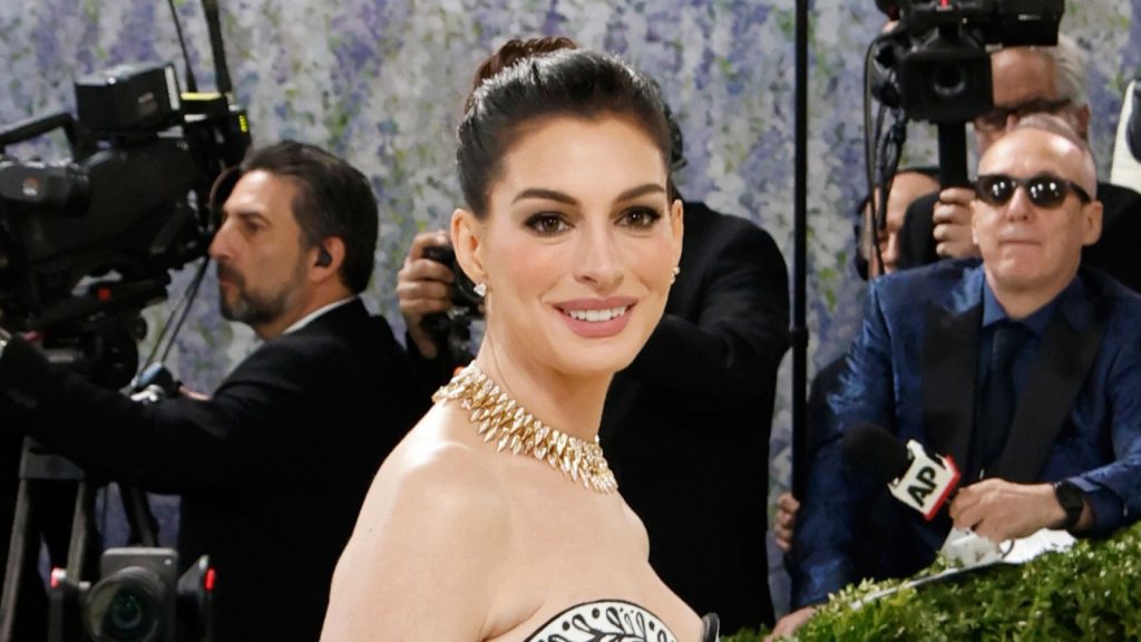 anne hathaway anuncia terceira gravidez com v deo cheio de h 20260621