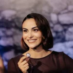 camila mendes exalta suas ra zes brasileiras duran 20260616