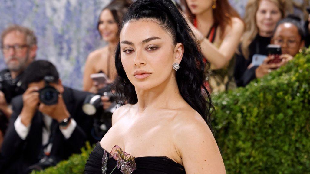 charli xcx nega lbum de rock e revela lan amento para julho 20260618