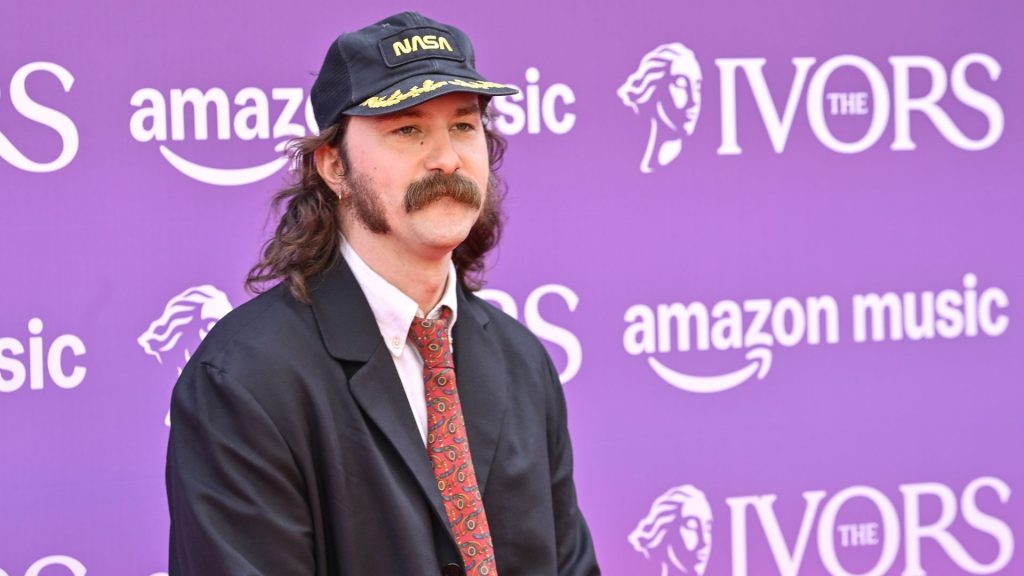 guitarrista do idles compartilha novidades sobre lbum e cola 20260601