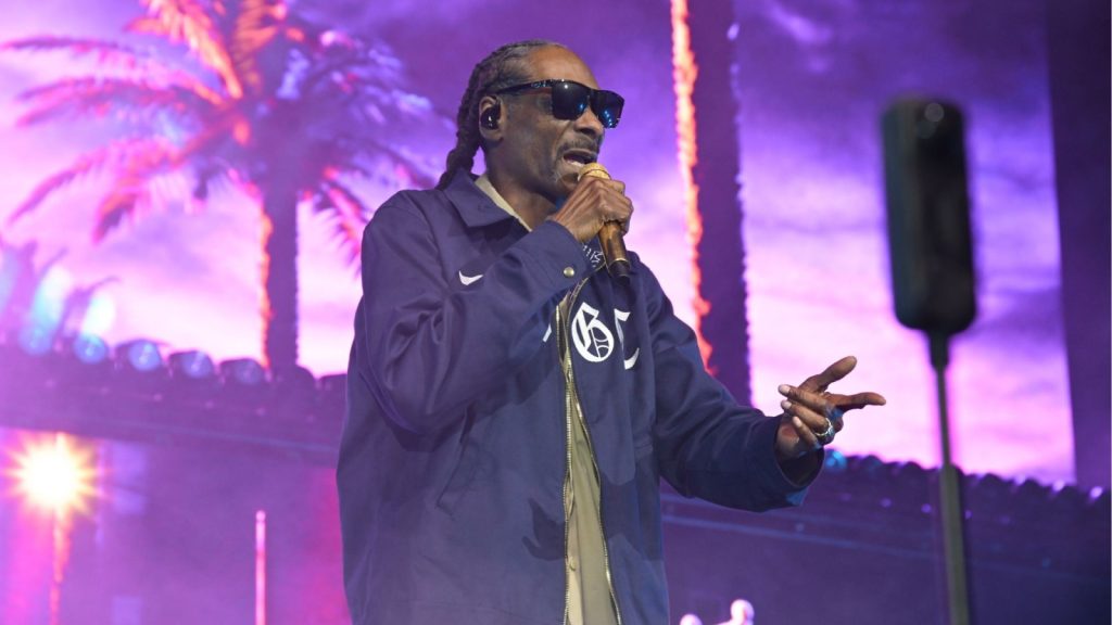 ia ressuscita 2pac em show de snoop dogg e emociona f s 20260615