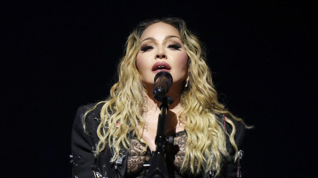 jogador brasileiro do chelsea aparece em clipe de madonna an 20260610
