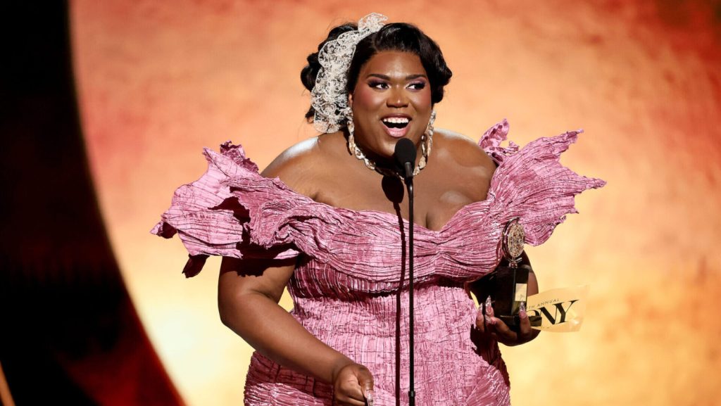 primeira pessoa trans vence o tony award e faz hist ria na b 20260609
