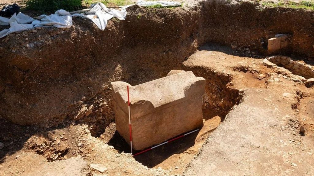 tumba romana intacta de 5 toneladas achada selada h 1 500 an 20260618