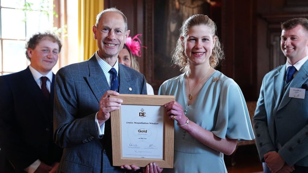 lady louise windsor ganha pr mio de ouro do duque de edimbur 20260704