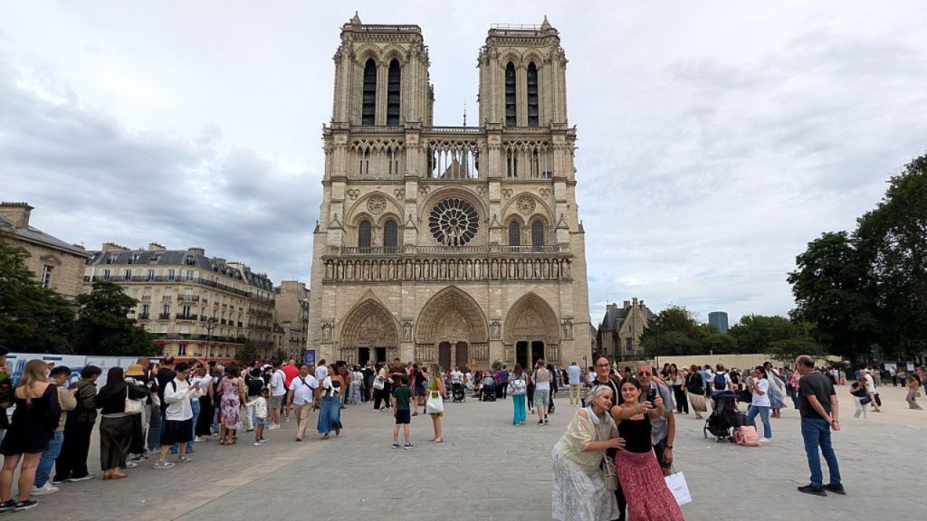 notre dame inicia nova fase de restaura o da ros cea medieva 20260703