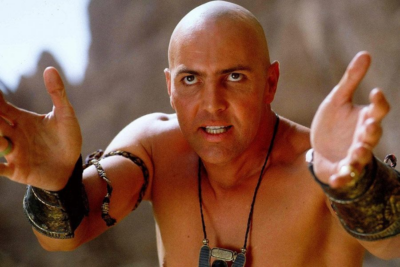 Arnold Vosloo volta como Imhotep em 'A Múmia 4' com Fraser e Weisz