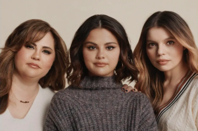 Selena Gomez ao lado da mãe Mandy Teefey e da empresária Daniella Pierson