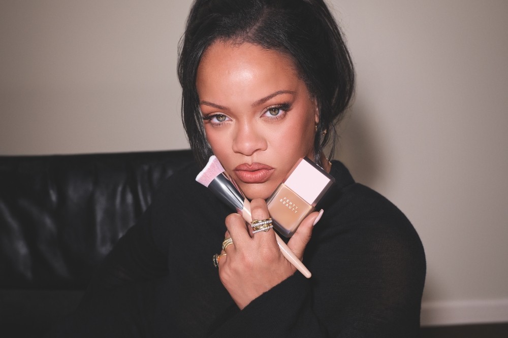 Fenty Beauty lança base criada no Japão com 50 tons inéditos