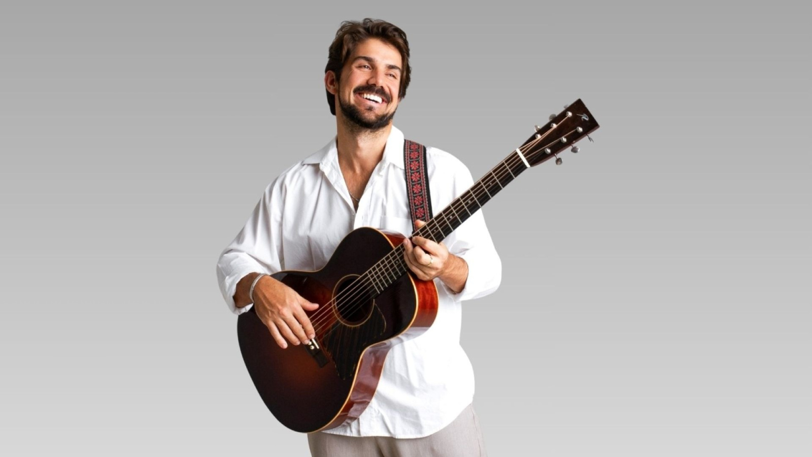 Gabriel Gonti anuncia novo álbum após sucesso de 'De Perto'