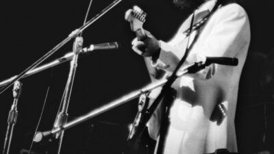 George Harrison alcança topo das paradas como Beatle e artista solo