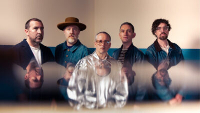 Hot Chip toca em São Paulo para celebrar 20 anos de 'The Warning'