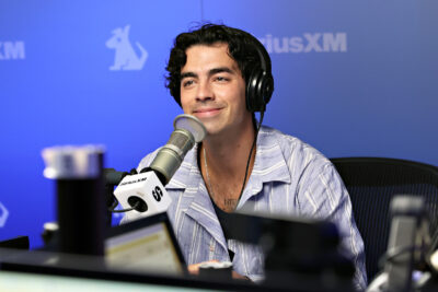 Joe Jonas revela que buscou terapia após pressão do álbum 'Fastlife'