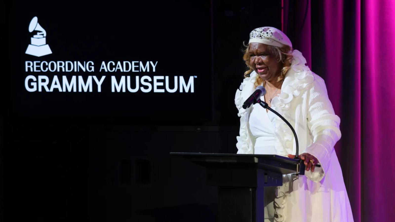 Morre Janie Bradford, coautora de 'Money', pioneira da Motown, aos 87