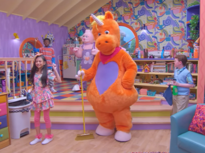 Novo teaser de Buddy mostra programa infantil mortal e terror psicológico