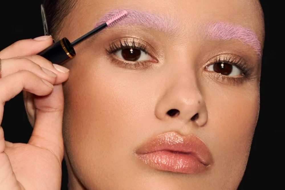 Pat McGrath estreia Invisibrow Gel que redefine sobrancelhas descoloridas