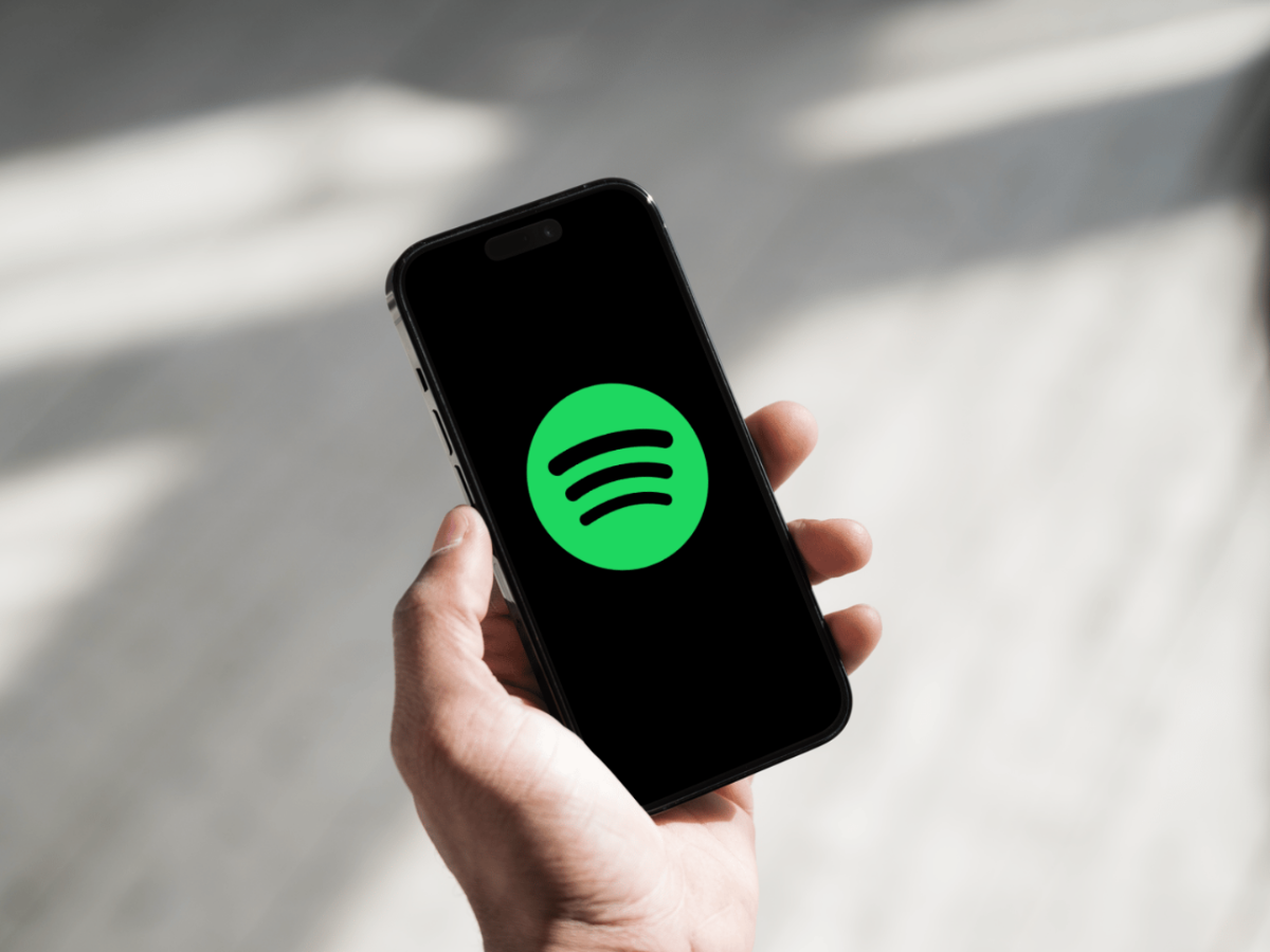 Spotify remove artistas de playlists após queda brusca de plays