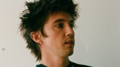 Troye Sivan revela She's The Best e lança faixa inédita