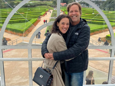 Adriana Birolli compartilha registros da boda de papel com Ivan Zettel