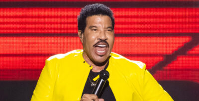 O cantor Lionel Richie durante apresentação