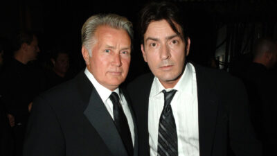 Charlie e Martin Sheen estreiam como pai e filho na sitcom 'Happy Jack'