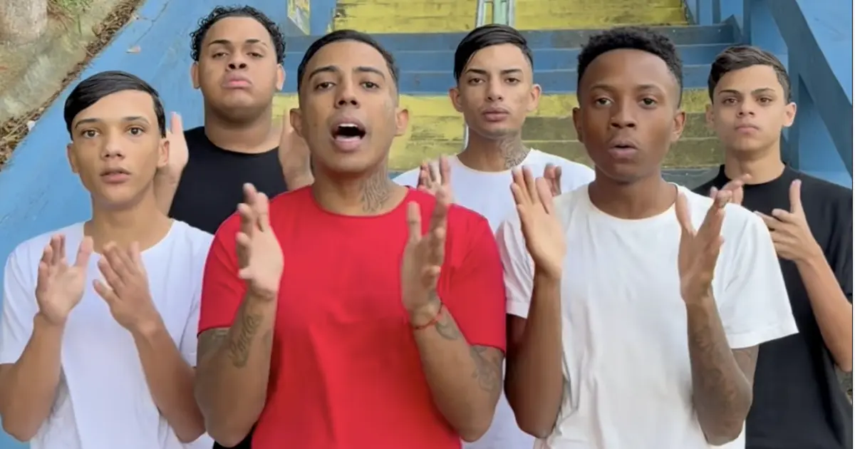 DENNIS encerra Espaço Favela com Coral das Quebradas e tributo a Catra