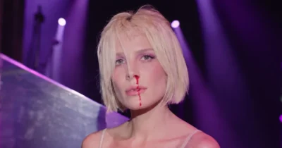 Halsey encerra Rock in Rio com guitarras pesadas e show teatral