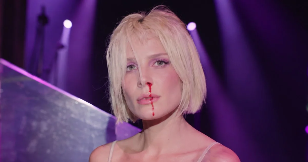 Halsey encerra Rock in Rio com guitarras pesadas e show teatral