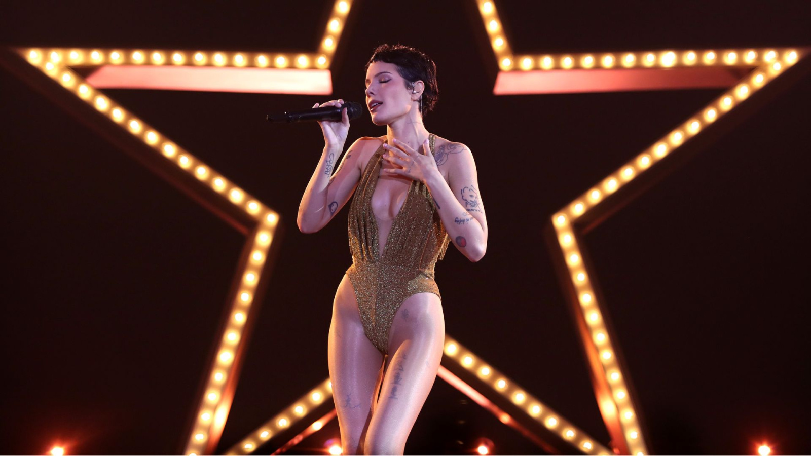 Halsey pede ajuda por doença antes do Rock in Rio e tranquiliza fãs