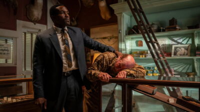 Cena de No Limite da Justiça, com Yahya Abdul-Mateen II e Mark Wahlberg