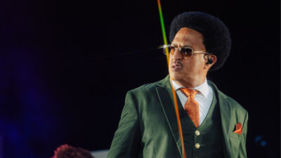 Mano Brown diz que caderno supera celular na hora de compor