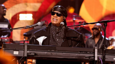 Stevie Wonder inicia turnê mundial e toca 'Songs in the Key of Life' na íntegra