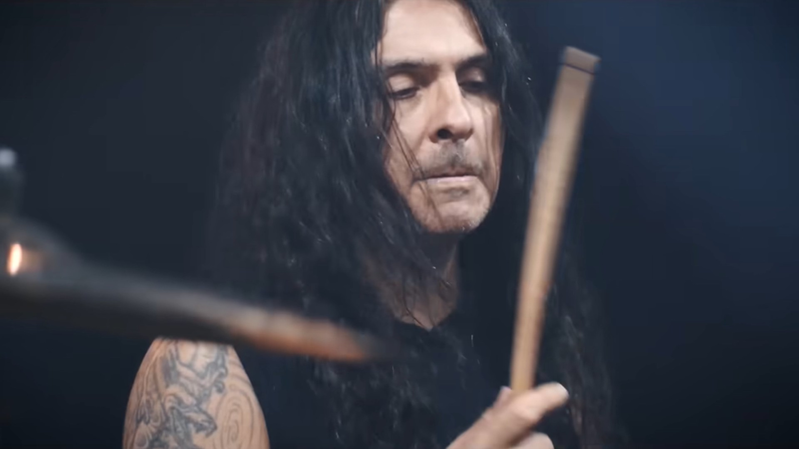 Ricardo Confessori não tocará no show de Holy Land; Angra explica