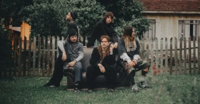 Versão emo de 'Lapada Dela' de Caio Weber virou riff de 'Furacão'